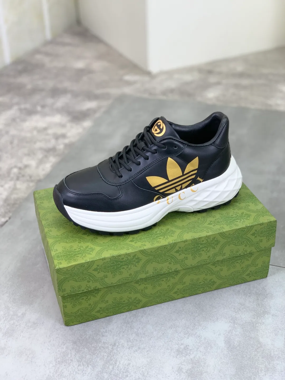 Men's shoes 💰P500💰[New style] 🆘 Dad's shoes [GUCCI] Gucci's new men's shoes are the first to be launched, and the materials and workmanship are superior to all versions on the market. The highest quality imported original top calfskin upper with trendy printed patterns ➕, the inner material is made of full-grain pigskin lining, privately molded soft TPU rubber comfortable outsole, and high foot comfort. Actual shooting, imported special materials highlight the unique charm of the brand 2️⃣colors available Size number; 38-44
